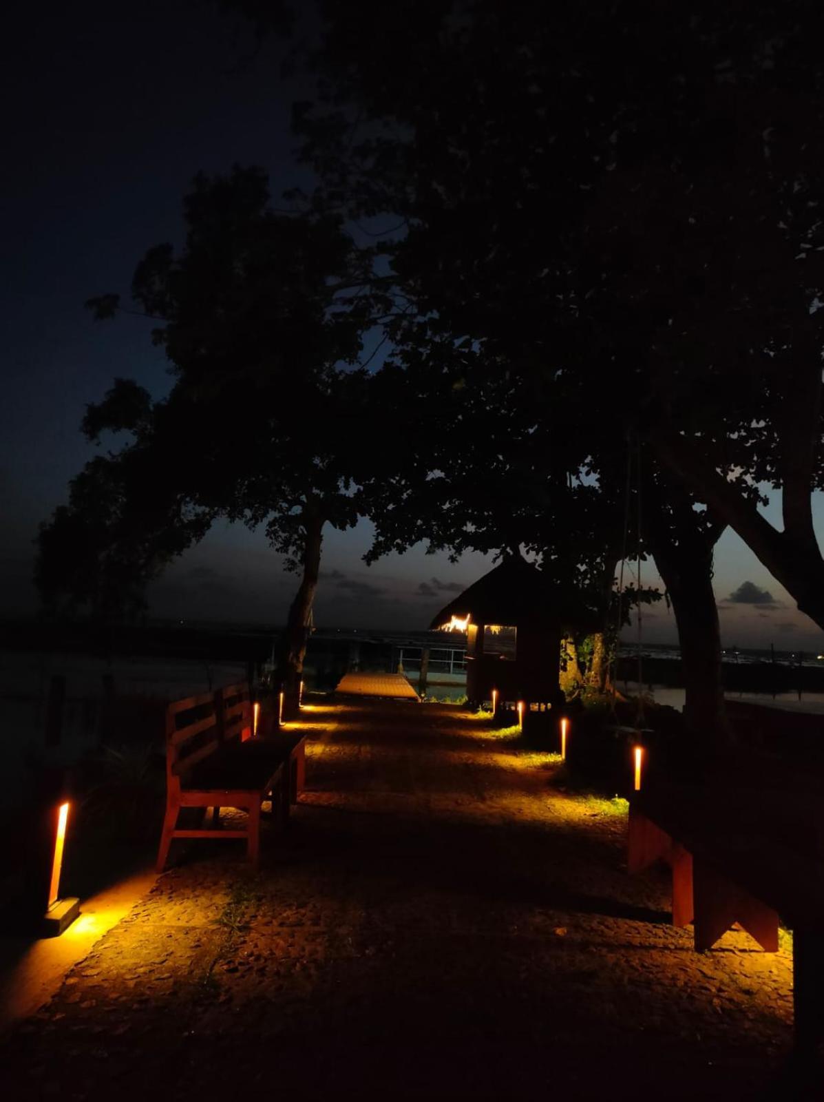 Hotel Water Scapes Kumarakom Exterior foto