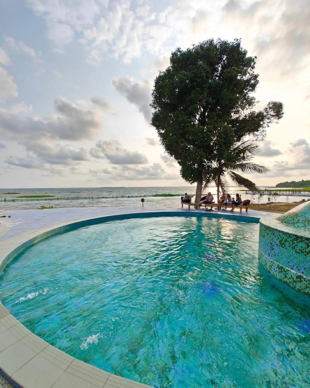 Hotel Water Scapes Kumarakom Exterior foto