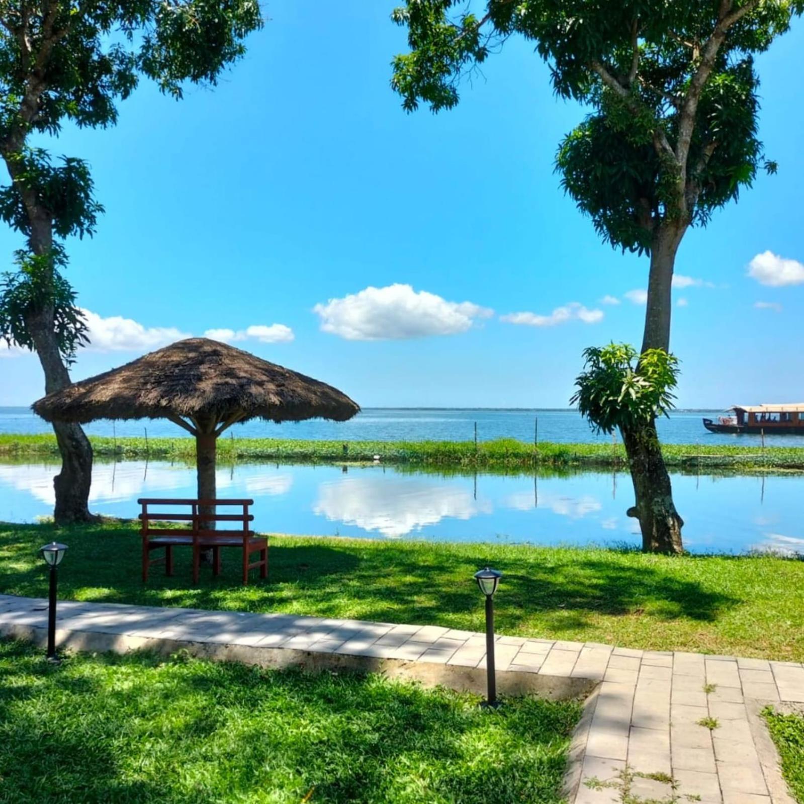 Hotel Water Scapes Kumarakom Exterior foto